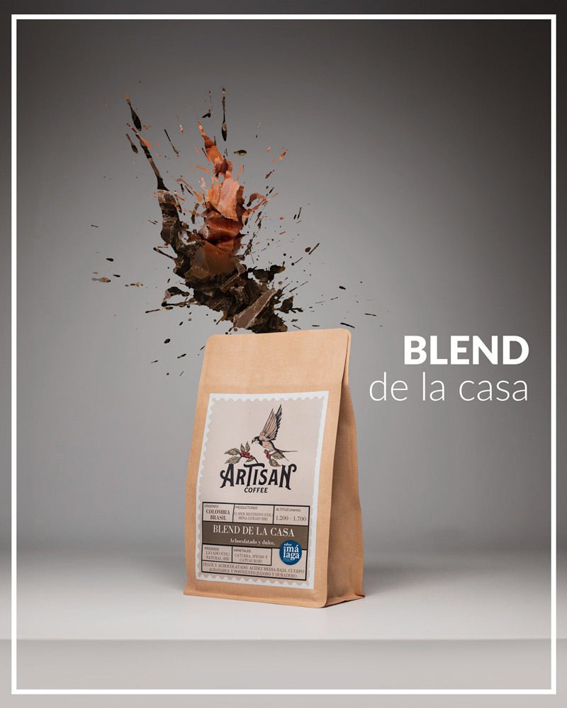 Artisan Blend. Café de Colombia y Brasil. Especial para espresso, cafetera italiana y superautomáticas - Artisancoffee. Descripción breve: Este blend único combina los mejores cafés de Colombia y Brasil, favorito en las cafeterías de Málaga. Ideal para todas las edades, es perfecto para regalar a amantes del café que desean explorar especialidades más saludables. Su sencillez es la clave de su éxito.